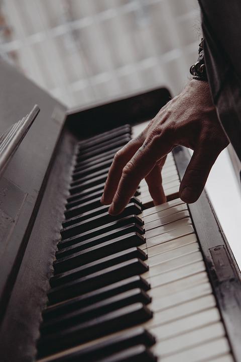 Owen Ferdig picture from https://pixabay.com/photos/piano-keys-musical-instrument-hand-6046545/